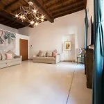 Appartement Cuore Al Centro - Luxury Near Egyptian Museum With Parking By A Porter